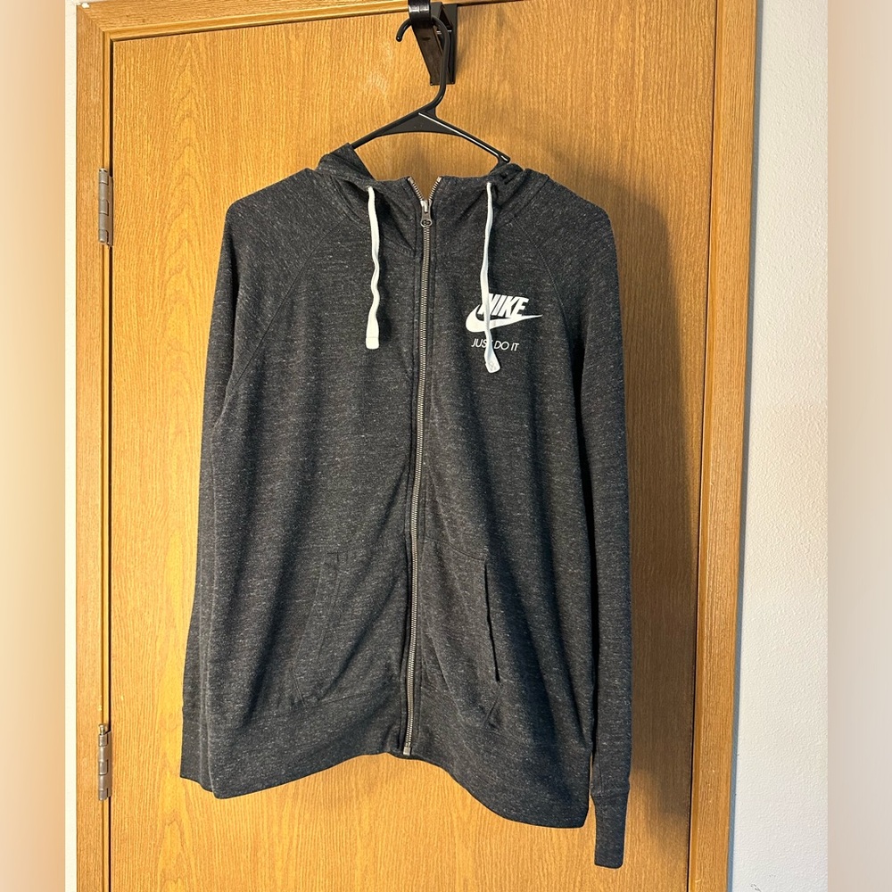 Women’s black nike zip up hoodie size large